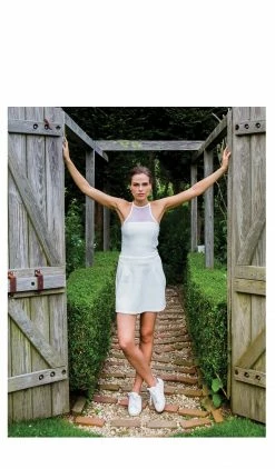 Hedge Whitney Illusion Top 7 Hedge Whitney Illusion Top