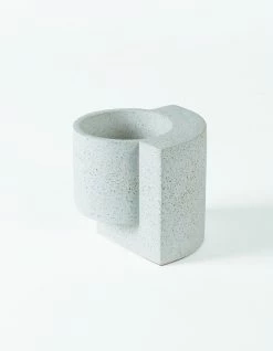 TORTUGA Live Platform Planters, Yin Yang Planter Set (One Medium Graphite And One Small White)