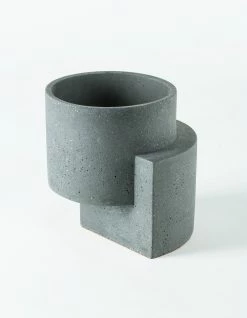 TORTUGA Live Platform Planters, Yin Yang Planter Set (One Medium Graphite And One Small White)