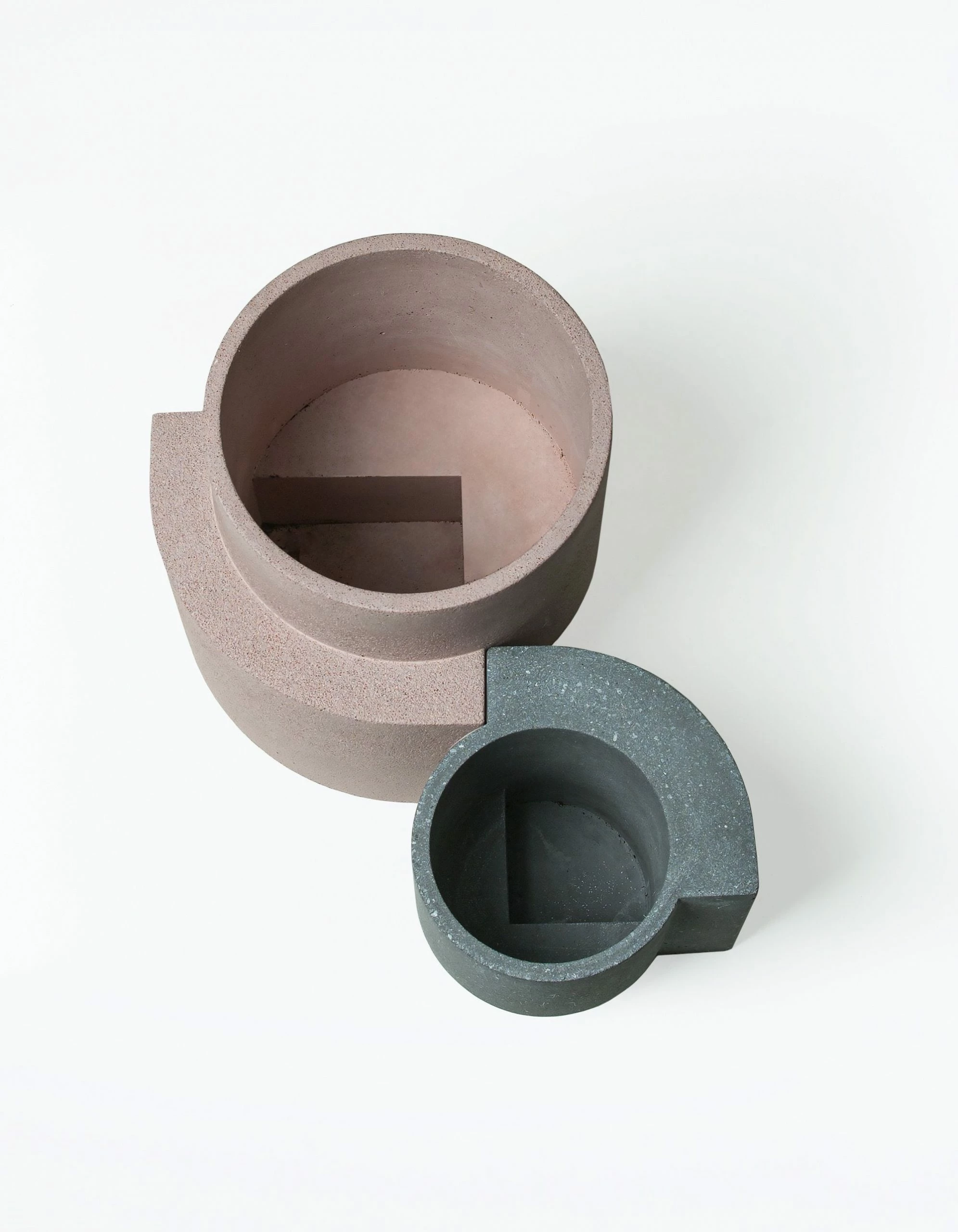 TORTUGA Live Platform Planters, The Contemporary Set (one Medium Coral And One Small Graphite) 3 TORTUGA Live Platform Planters, The Contemporary Set (one Medium Coral And One Small Graphite)