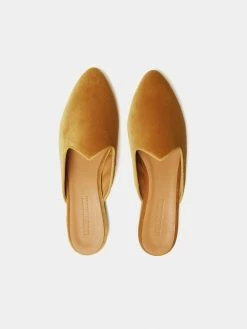 Le Monde Béryl Venetian Mule In Gold Velvet