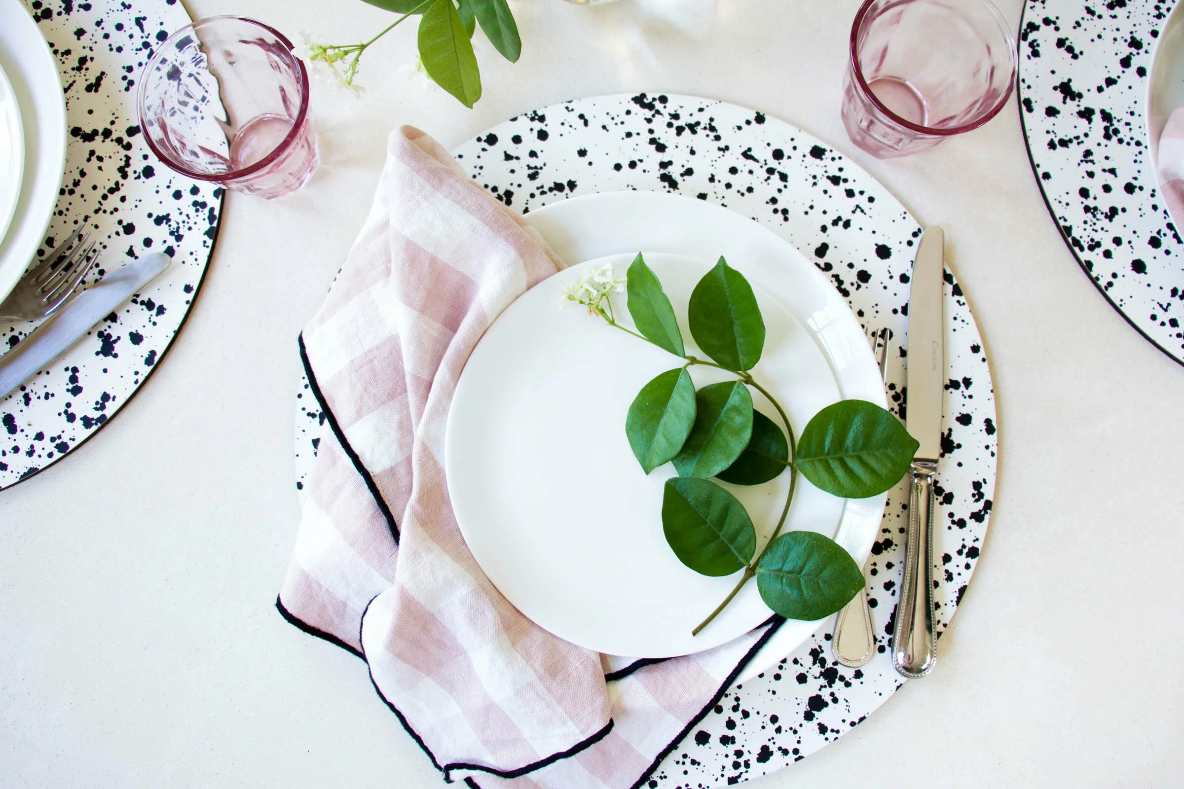 Maison De Vacances Gingham Napkin, Blush/Noir 2 Maison De Vacances Gingham Napkin, Blush/Noir