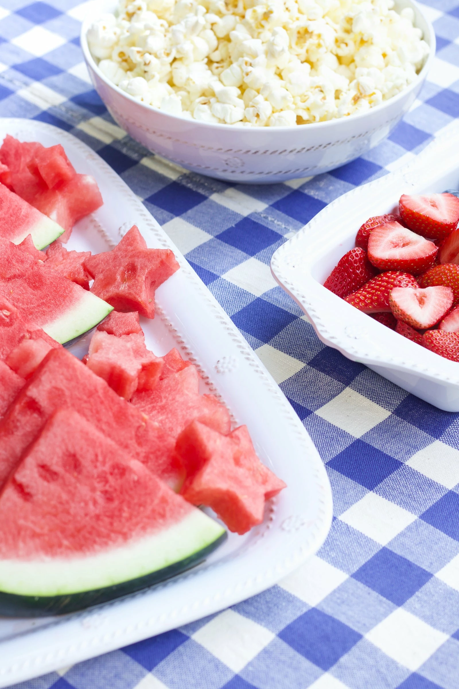 Juliska Live Berry & Thread Whitewash Melamine 16" Serving Tray/Platter 4 Juliska Live Berry & Thread Whitewash Melamine 16" Serving Tray/Platter