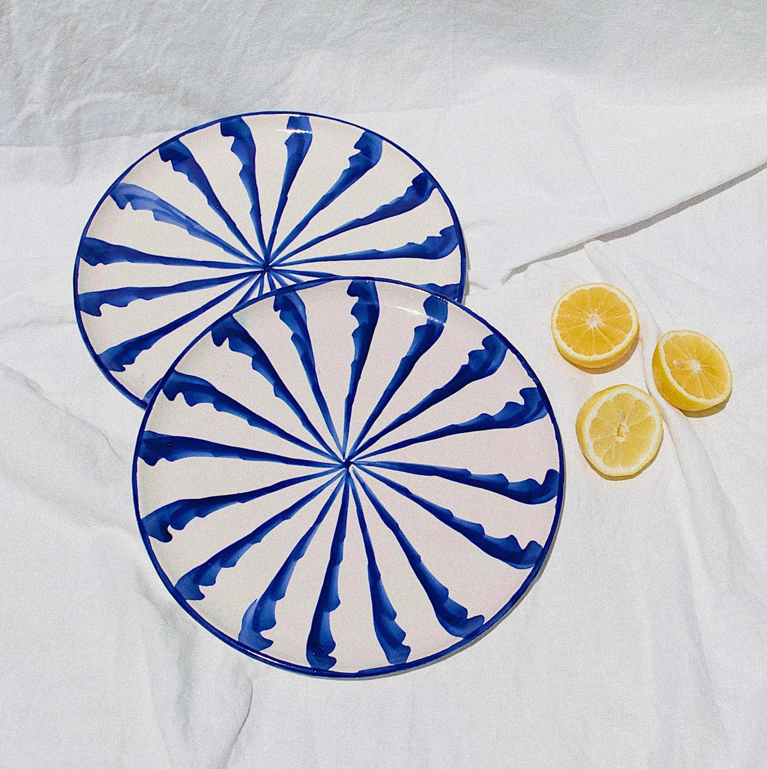 Pomelo Casa Casa Azul Dinner Plate With Candy Cane Stripes 2 Pomelo Casa Casa Azul Dinner Plate With Candy Cane Stripes