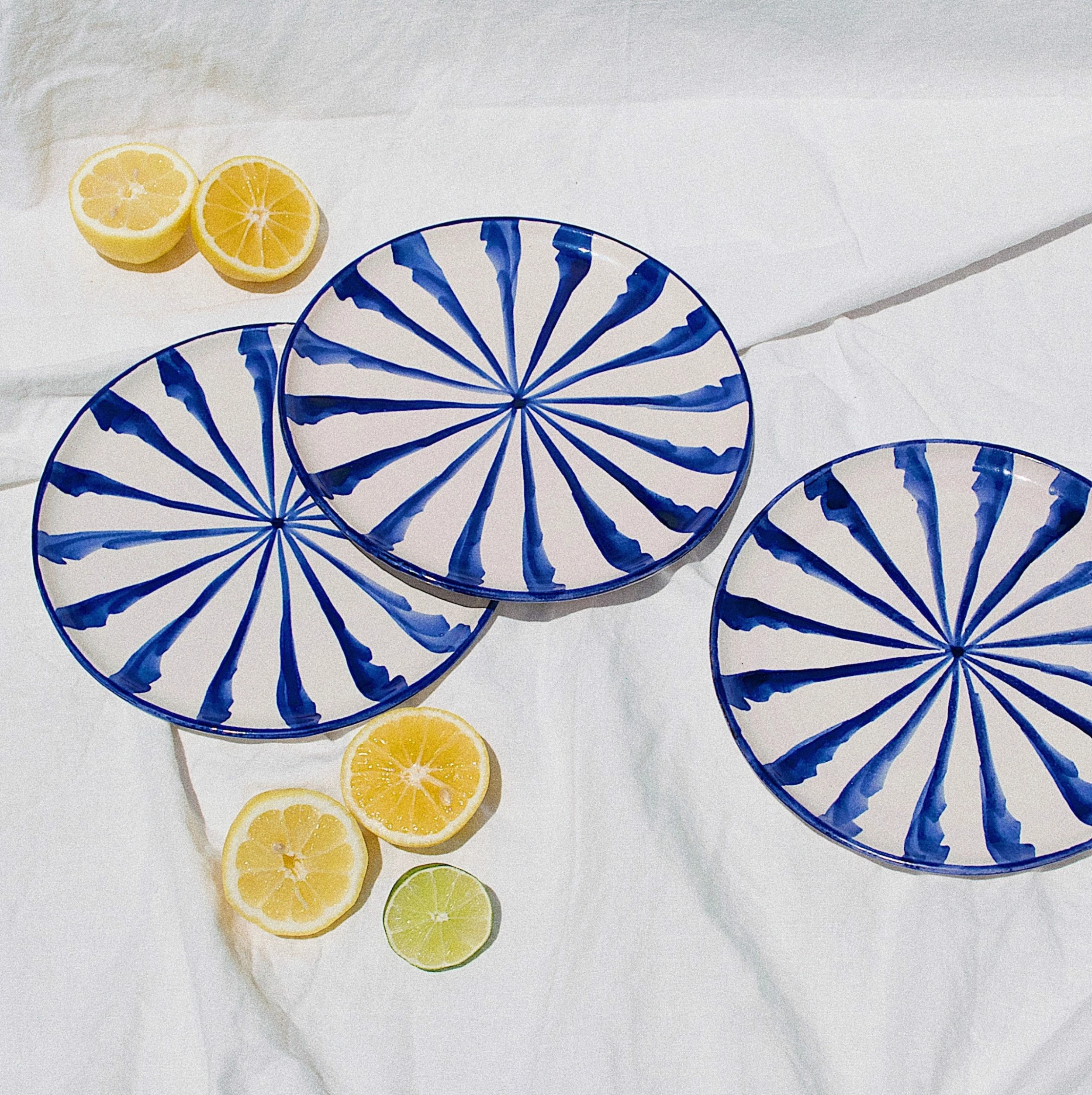Pomelo Casa Casa Azul Salad Plate With Candy Cane Stripes Live 3 Pomelo Casa Casa Azul Salad Plate With Candy Cane Stripes Live