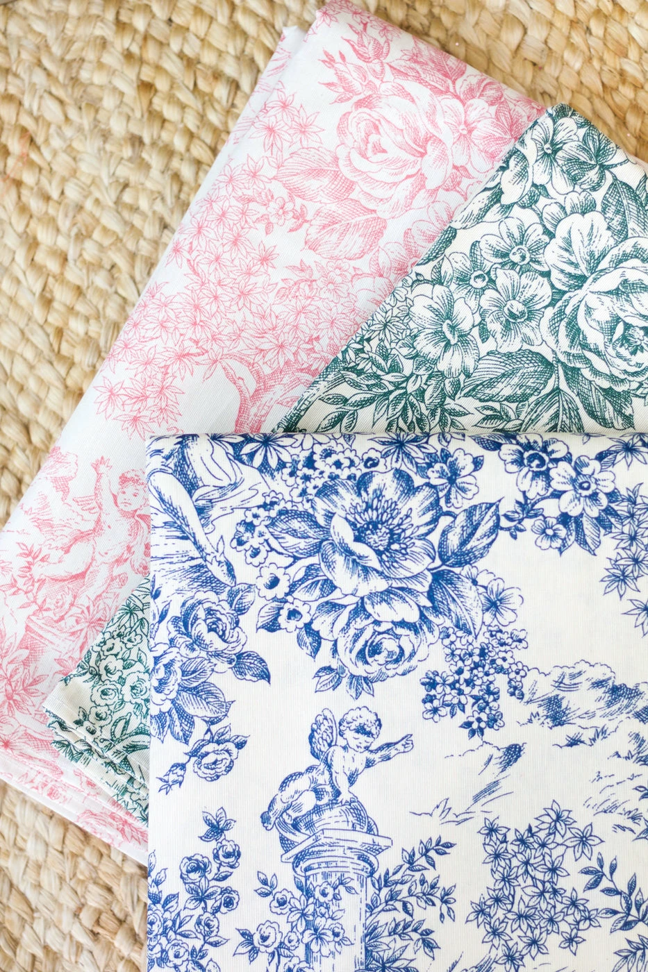 Only On The Avenue Live Toile De Jouy Tablecloth, Pink 3 Only On The Avenue Live Toile De Jouy Tablecloth, Pink