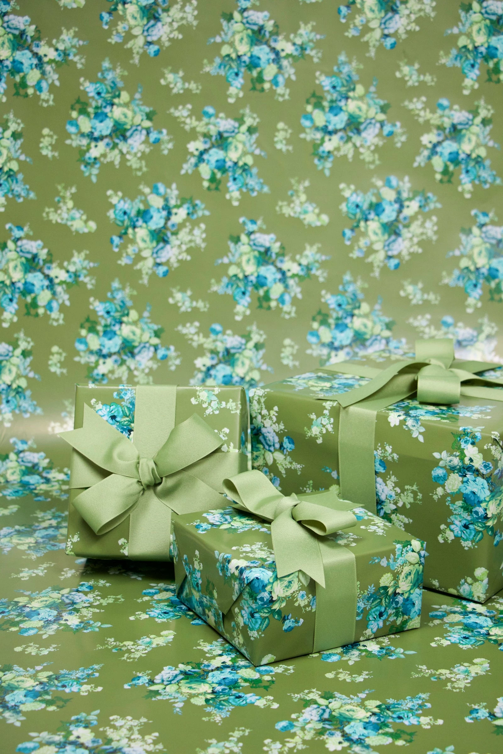 Only On The Avenue Farmhouse Floral Gift Wrap 3 Only On The Avenue Farmhouse Floral Gift Wrap