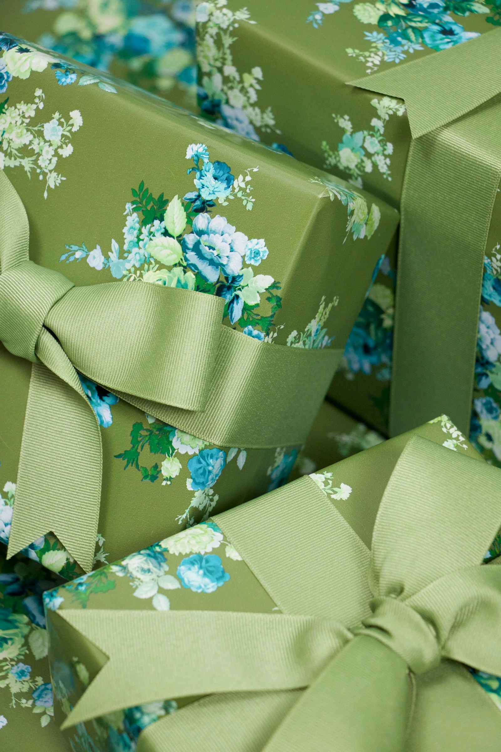 Only On The Avenue Farmhouse Floral Gift Wrap 2 Only On The Avenue Farmhouse Floral Gift Wrap