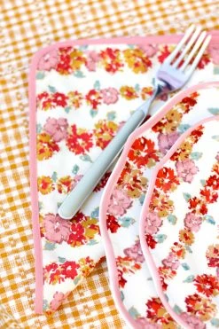 Loretta Caponi Garland On Cream Napkin 9 Loretta Caponi Garland On Cream Napkin