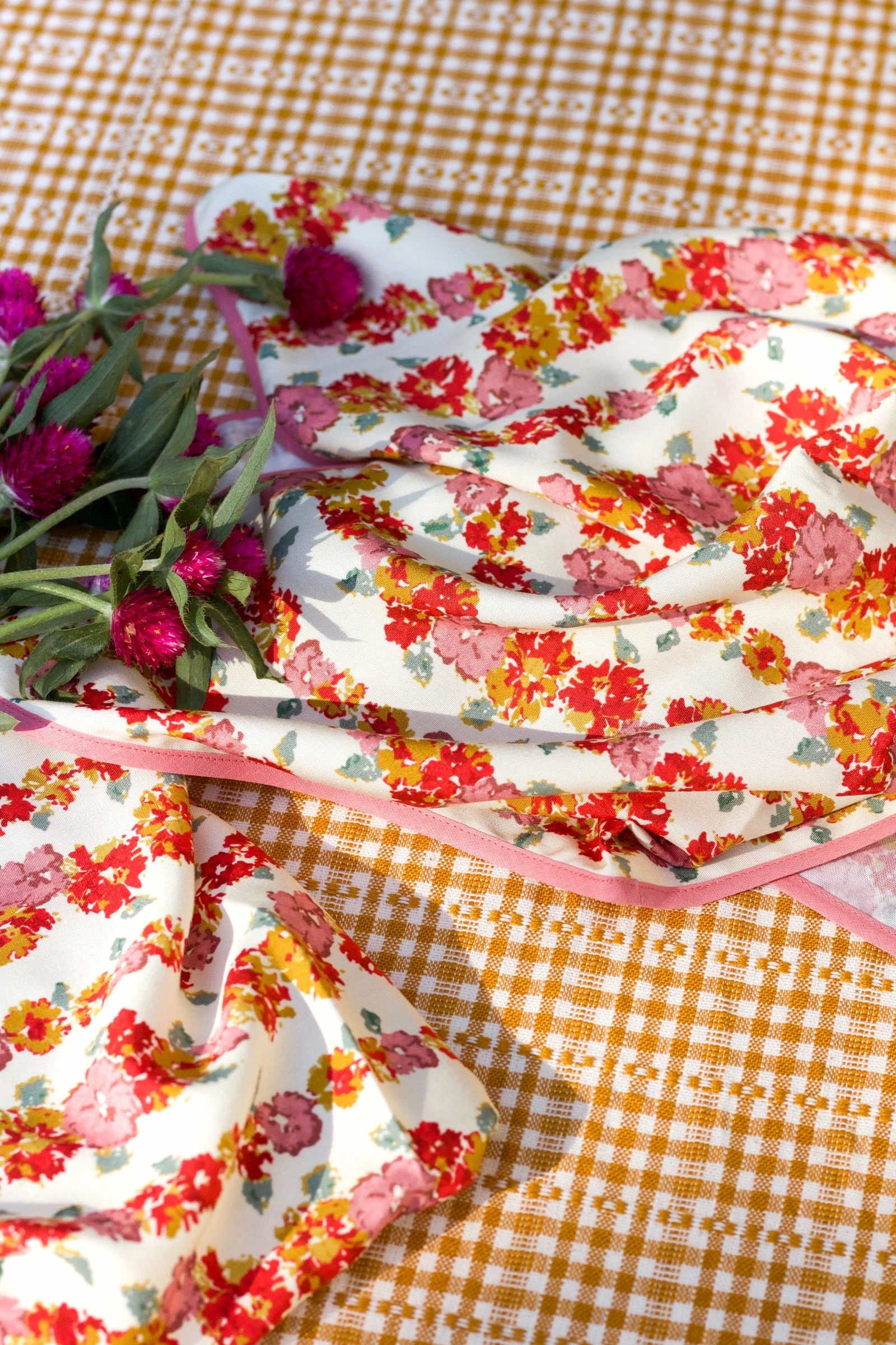 Loretta Caponi Garland On Cream Napkin 3 Loretta Caponi Garland On Cream Napkin