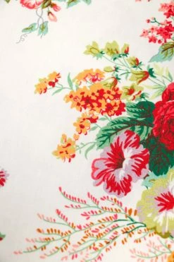 D'Ascoli Galina Tablecloth, Red Live 7 D'Ascoli Galina Tablecloth, Red Live