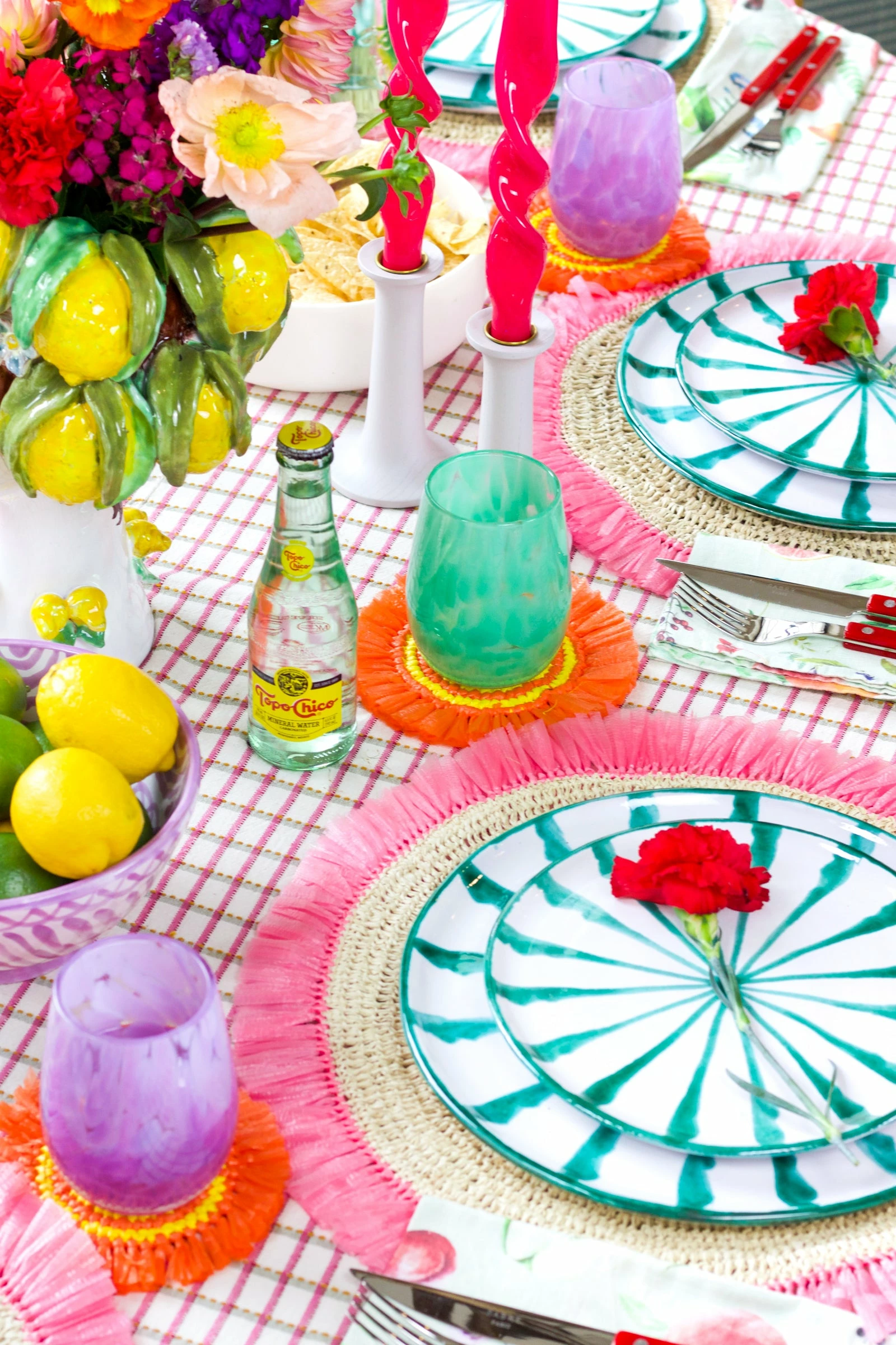 Pomelo Casa Live Casa Verde Dinner Plate With Candy Cane Stripes 2 Pomelo Casa Live Casa Verde Dinner Plate With Candy Cane Stripes