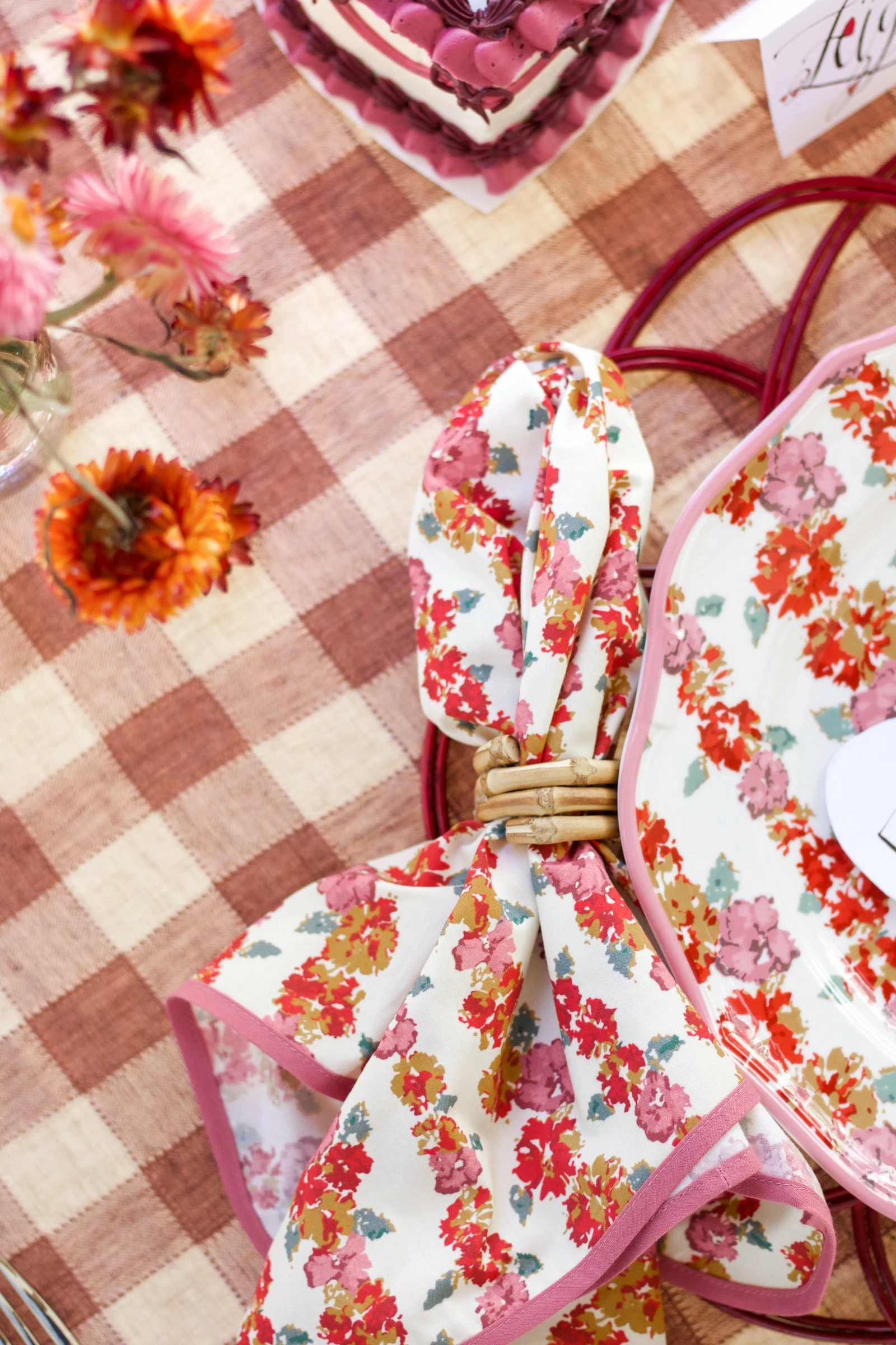 Loretta Caponi Garland On Cream Napkin 2 Loretta Caponi Garland On Cream Napkin