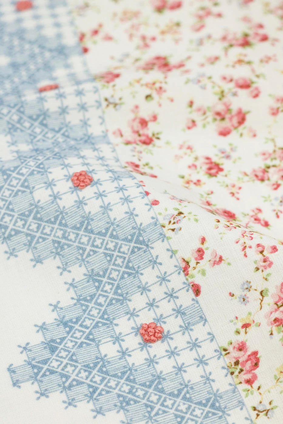 D'Ascoli Live Tidewater Placemat, Blue X Red 3 D'Ascoli Live Tidewater Placemat, Blue X Red