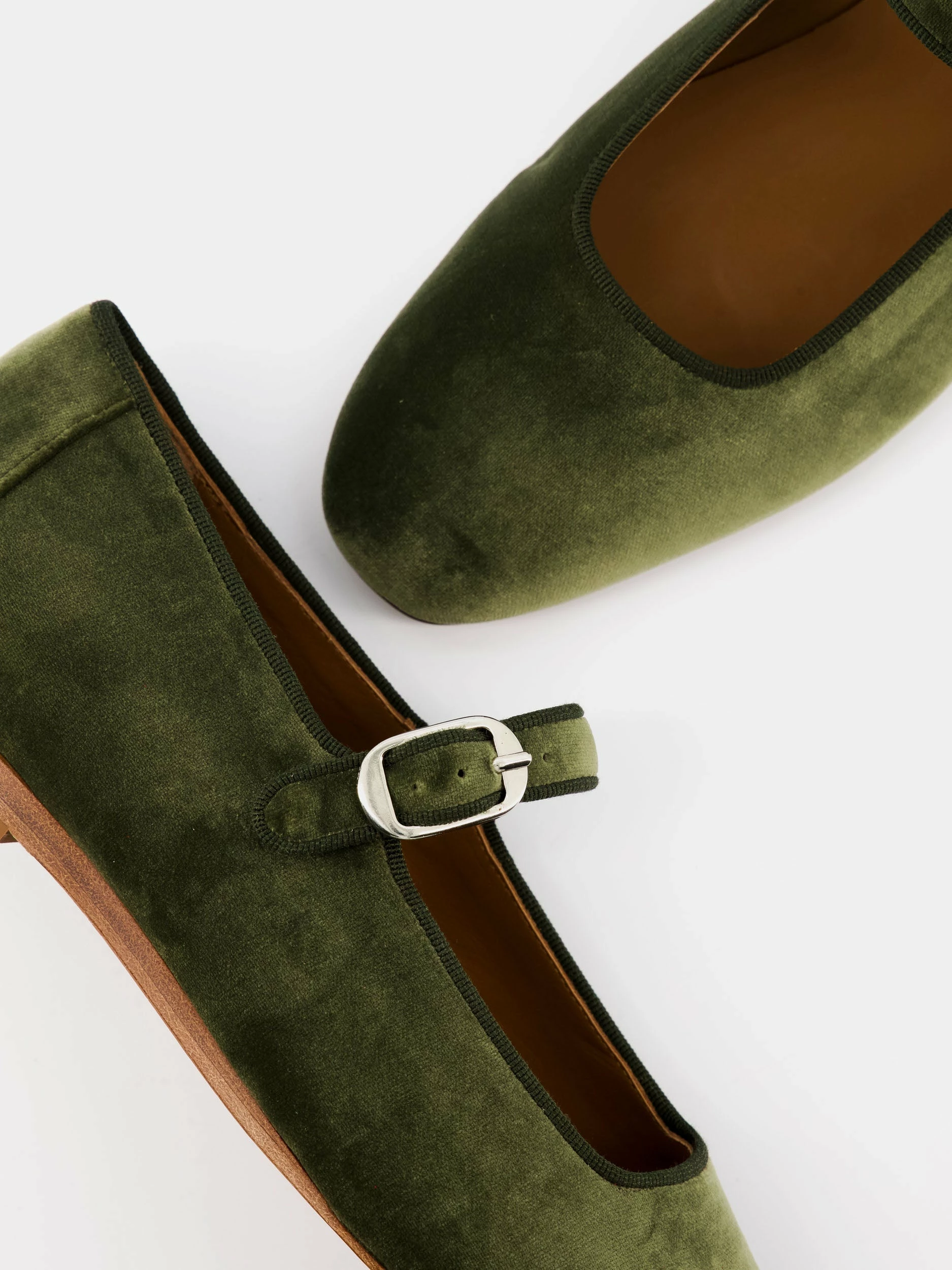 Le Monde Béryl Wear Mary Jane In Olive Green Velvet 3 Le Monde Béryl Wear Mary Jane In Olive Green Velvet