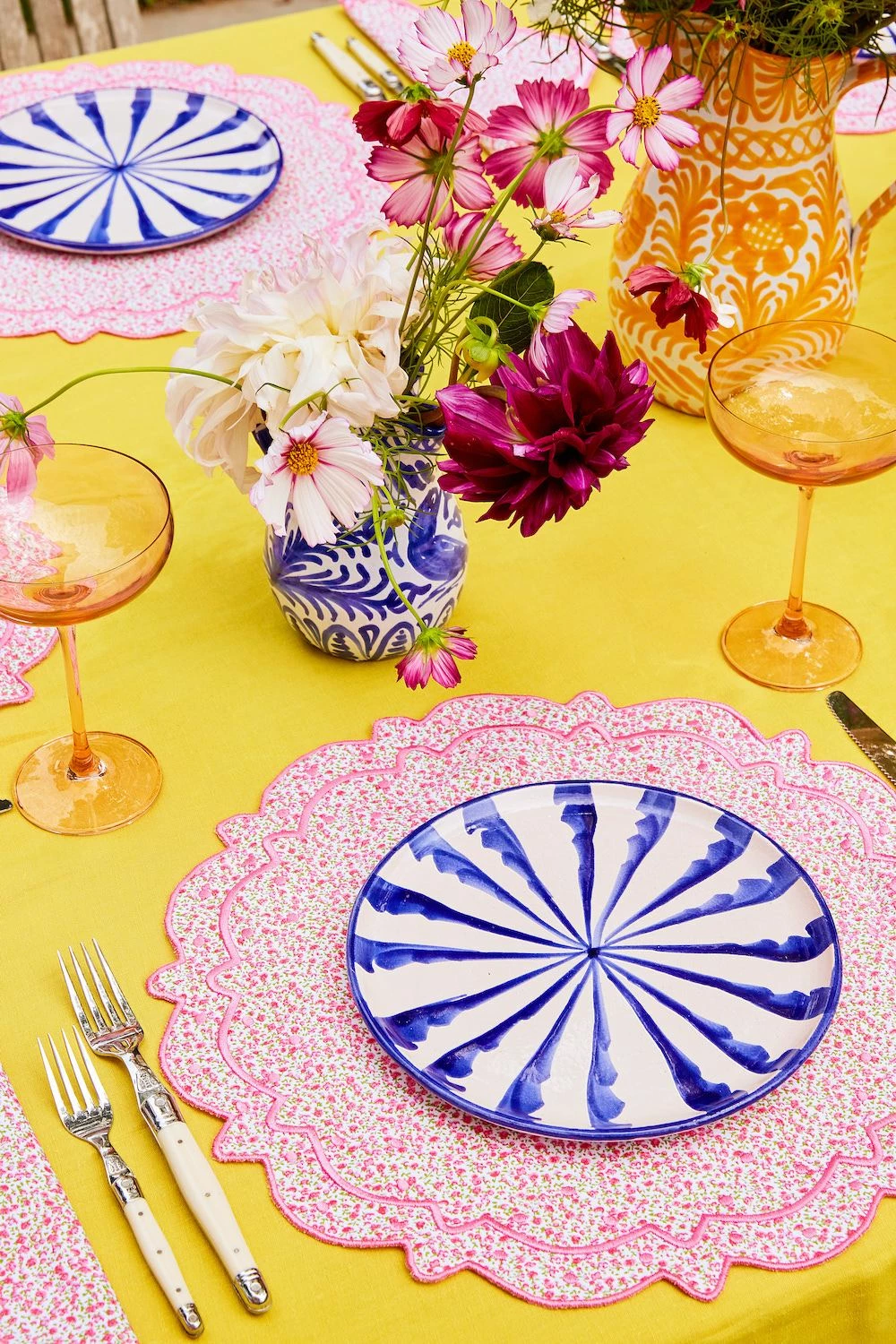 Pomelo Casa Casa Azul Dinner Plate With Candy Cane Stripes 7 Pomelo Casa Casa Azul Dinner Plate With Candy Cane Stripes