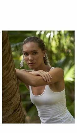 Hedge Tucker Tank 9 Hedge Tucker Tank