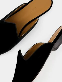 Le Monde Béryl Venetian Mule In Black Velvet 5 Le Monde Béryl Venetian Mule In Black Velvet