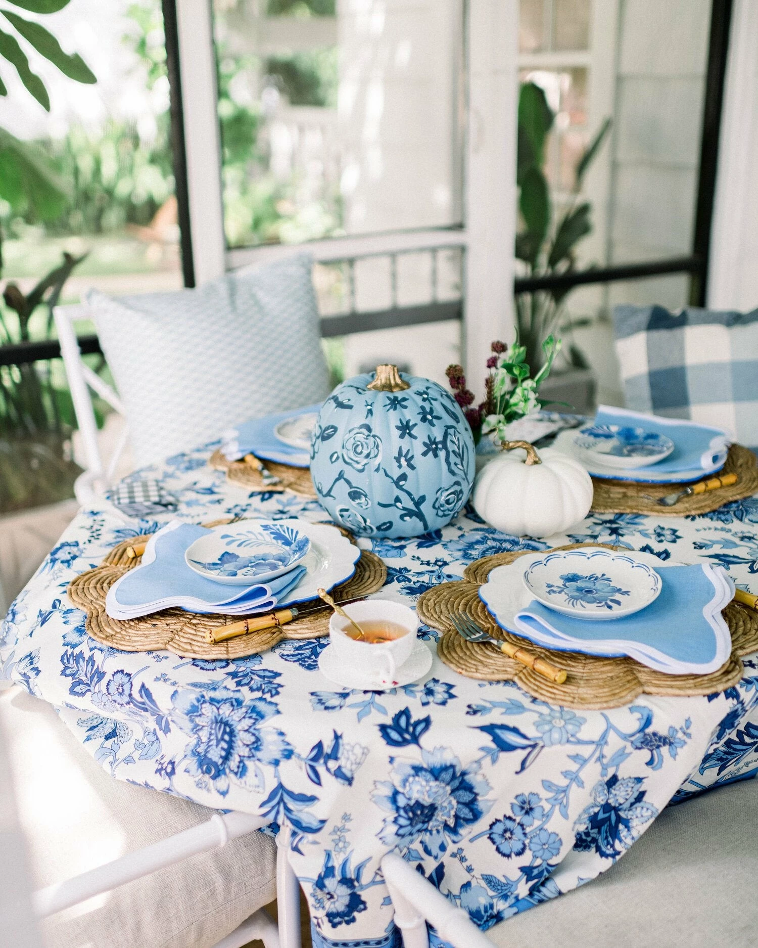 Fenwick Fields Live Linen Scalloped Square, Sky Blue 6 Fenwick Fields Live Linen Scalloped Square, Sky Blue