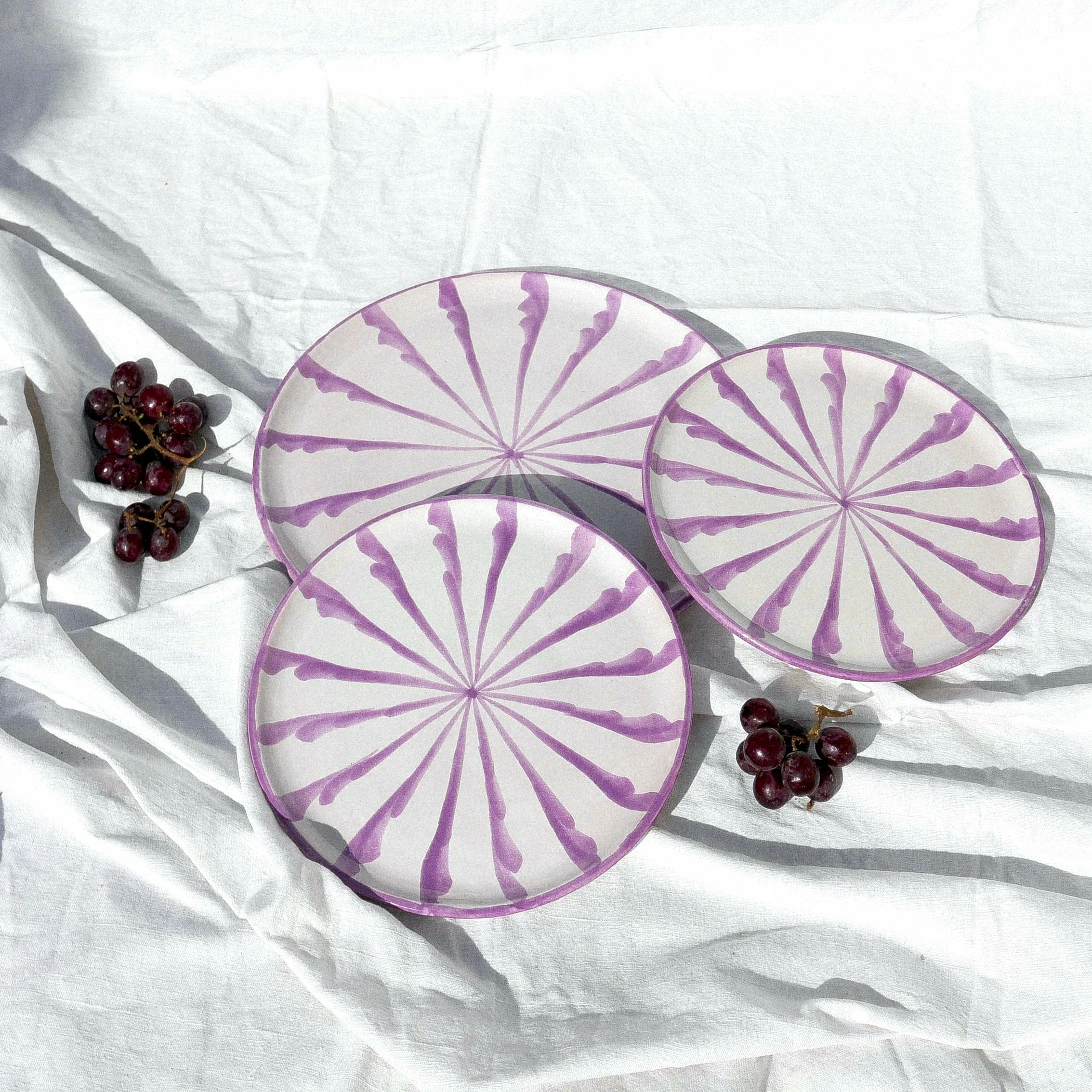 Pomelo Casa Casa Lila Salad Plate With Candy Cane Stripes Live 3 Pomelo Casa Casa Lila Salad Plate With Candy Cane Stripes Live